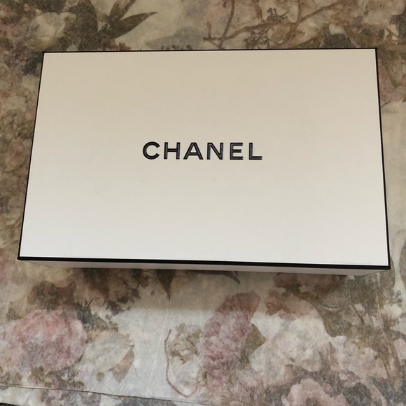 Chanel gift boxes - Picture 1 of 8